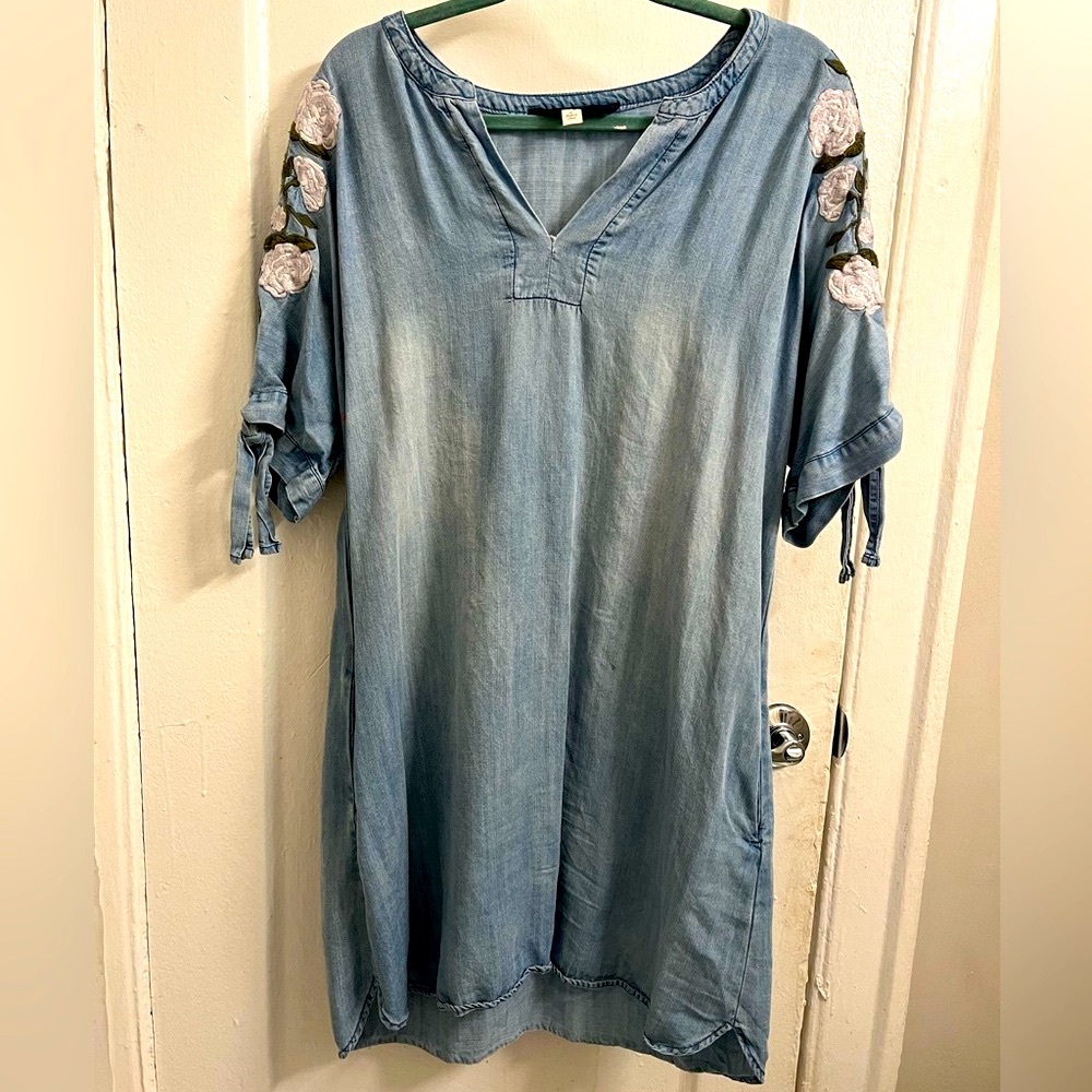 Francesa’s Distressed Jean Floral Embroidery Bohemian Dress